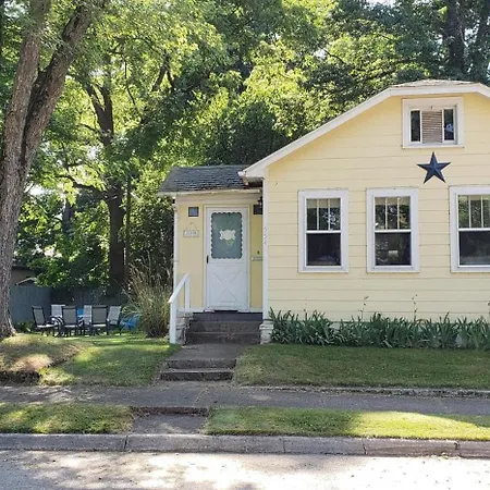 Experience South Haven - Little Yellow Cottage Extérieur photo